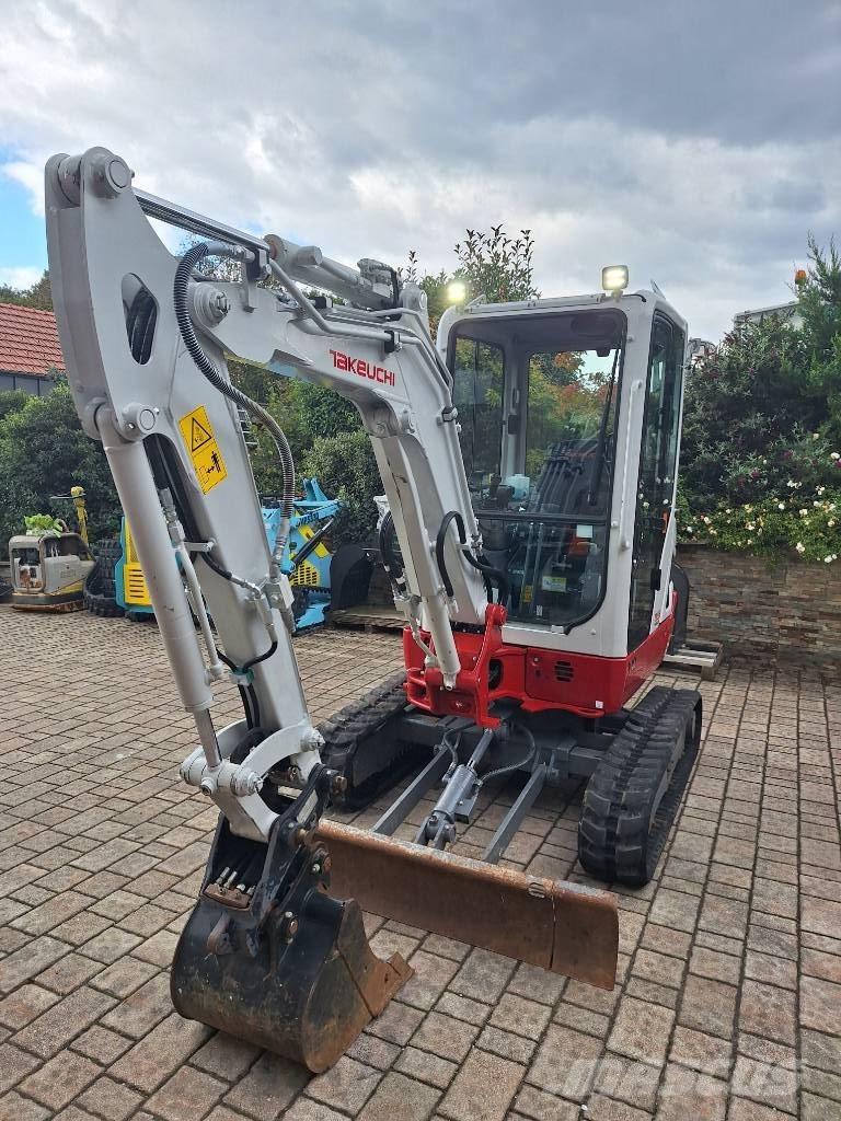 Takeuchi TB 225 Мини екскаватори < 7 т