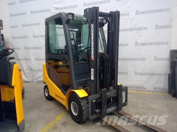 Jungheinrich TFG 320 Камиони с АГУ