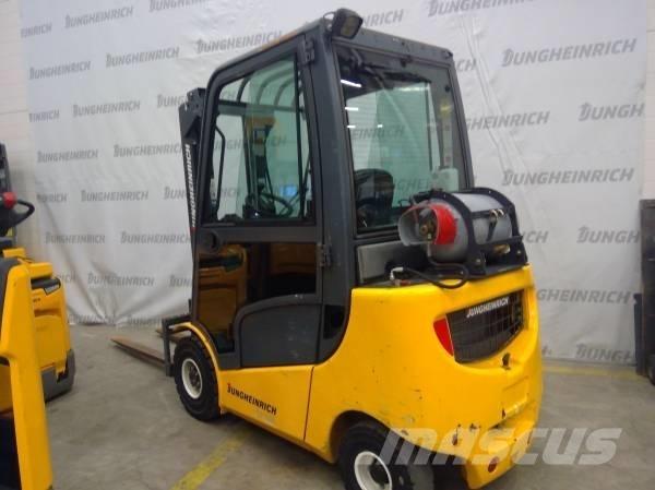 Jungheinrich TFG 320 Камиони с АГУ