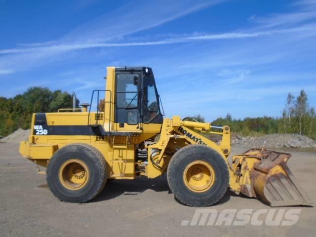 Komatsu WA 250 Колесни товарачи