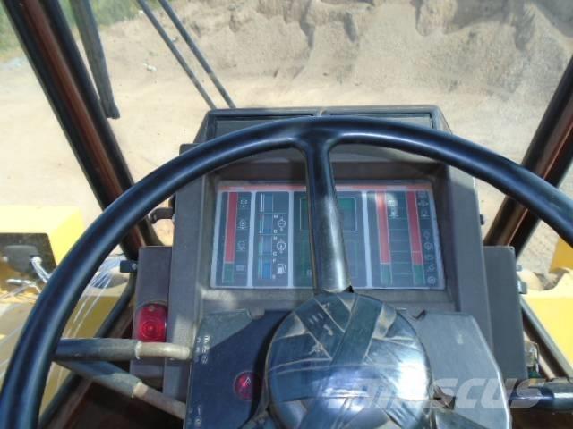 Komatsu WA 250 Колесни товарачи