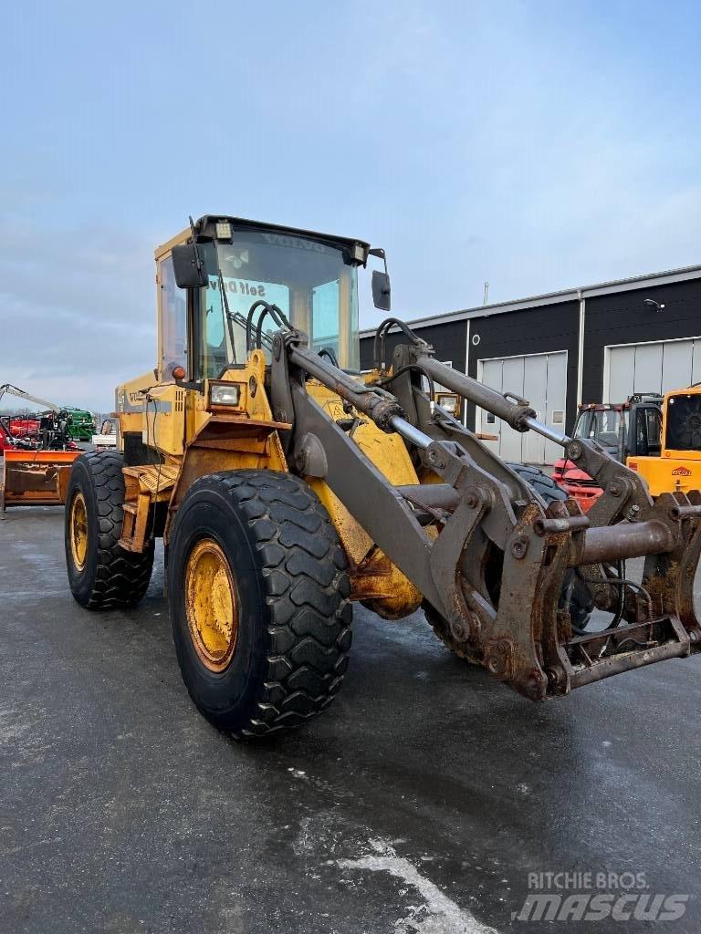 Volvo L90 B Колесни товарачи