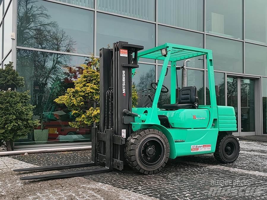 Mitsubishi DP30 Дизелови камиони