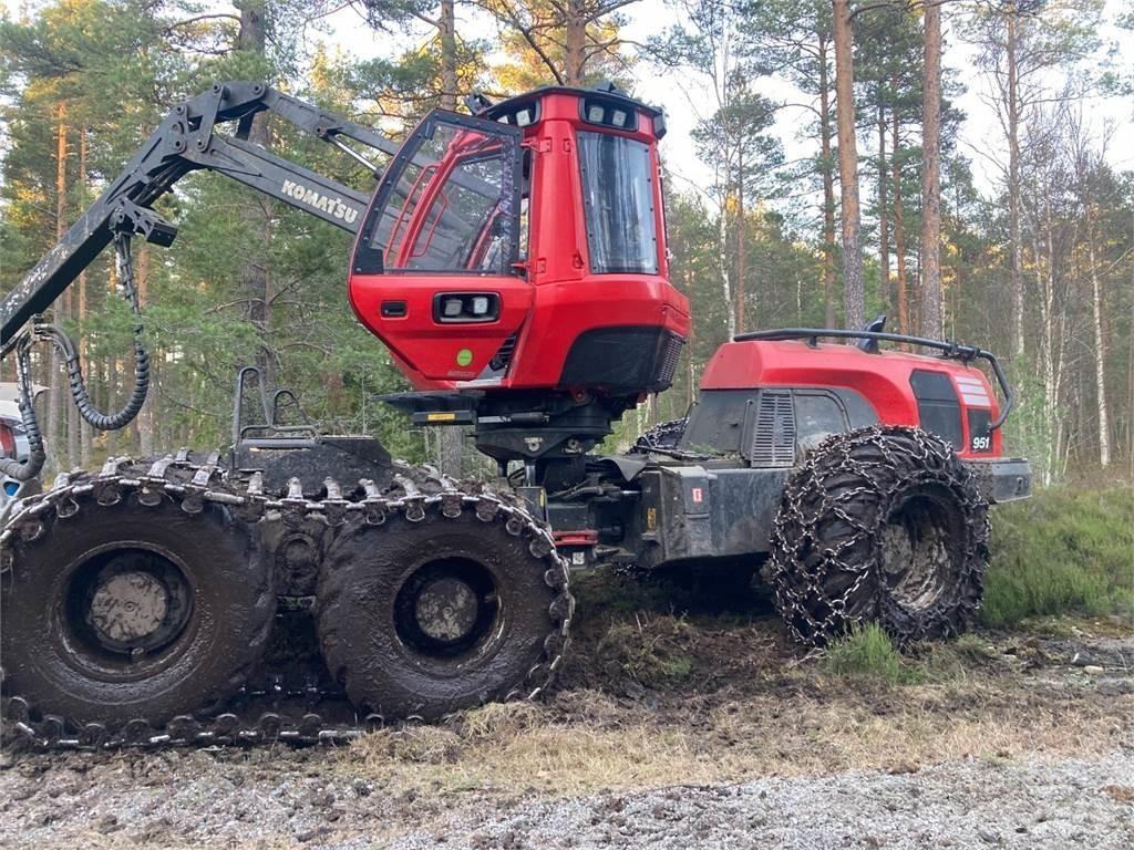 Komatsu 951 Харвестери