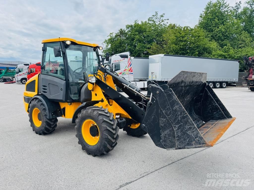 JCB 406 Колесни товарачи