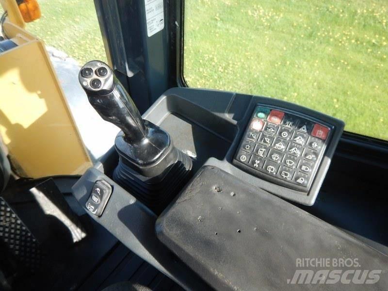 John Deere 624K Колесни товарачи
