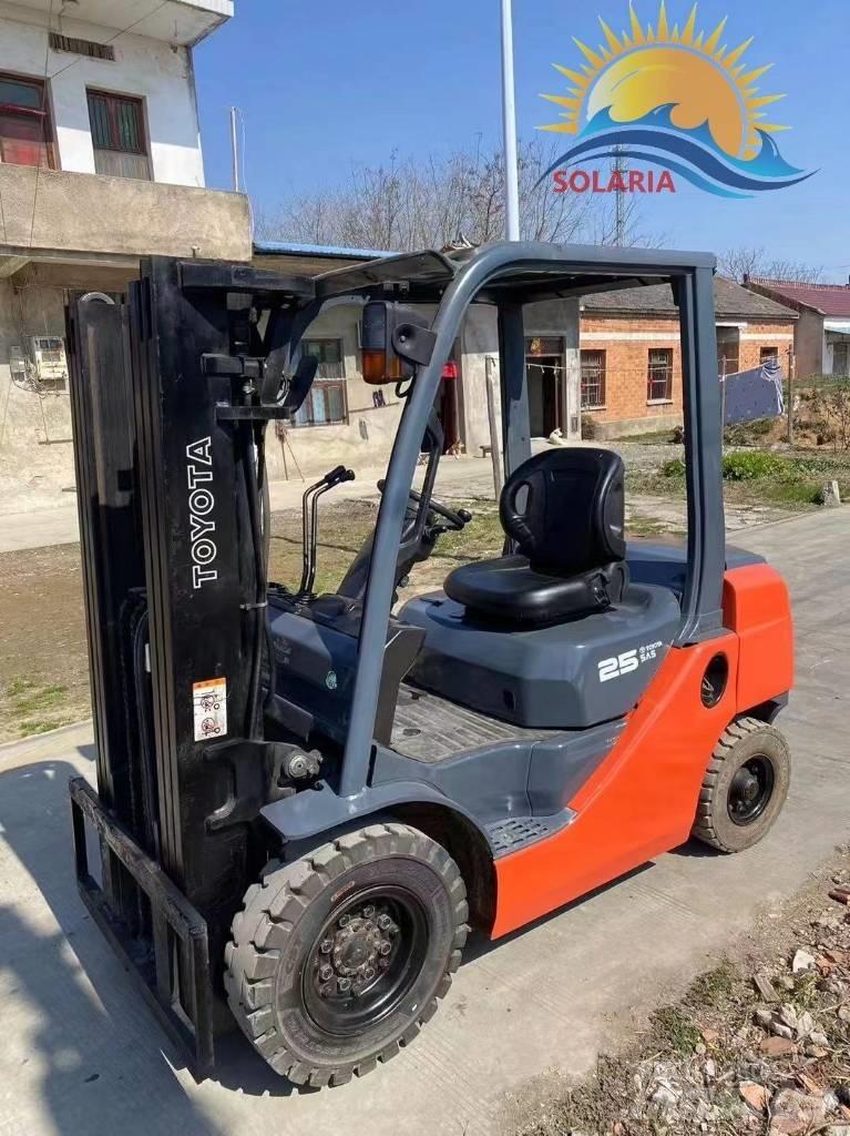 Toyota FD25 Дизелови камиони