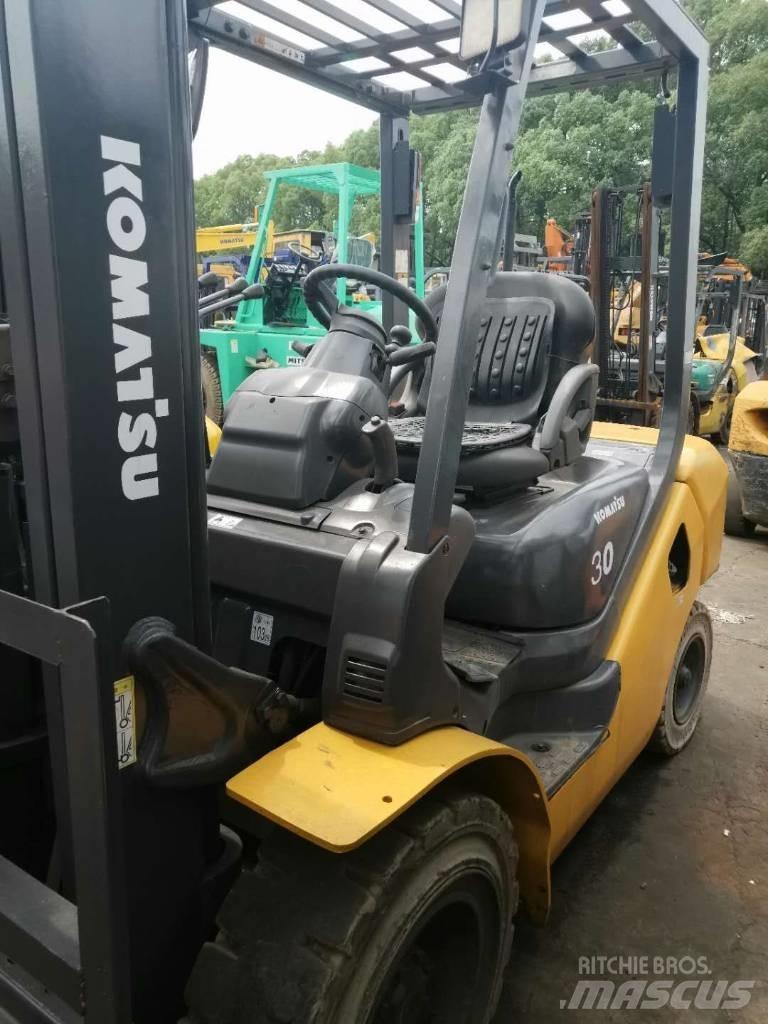 Komatsu 30 Телескопични товарачи