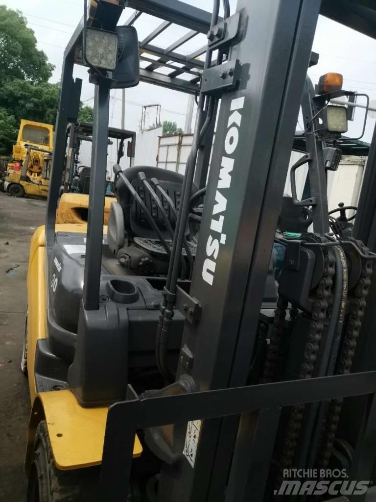 Komatsu 30 Телескопични товарачи