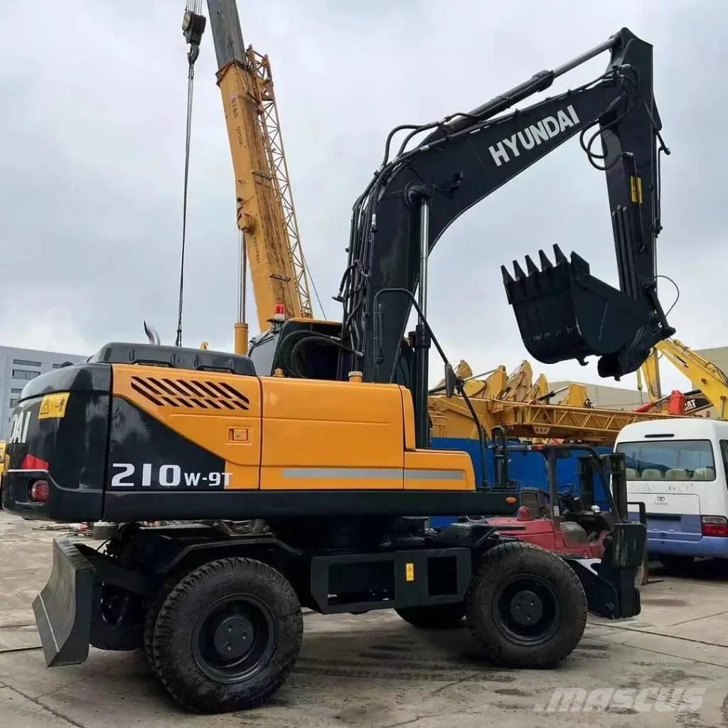 Hyundai R210W-9 Колесни екскаватори