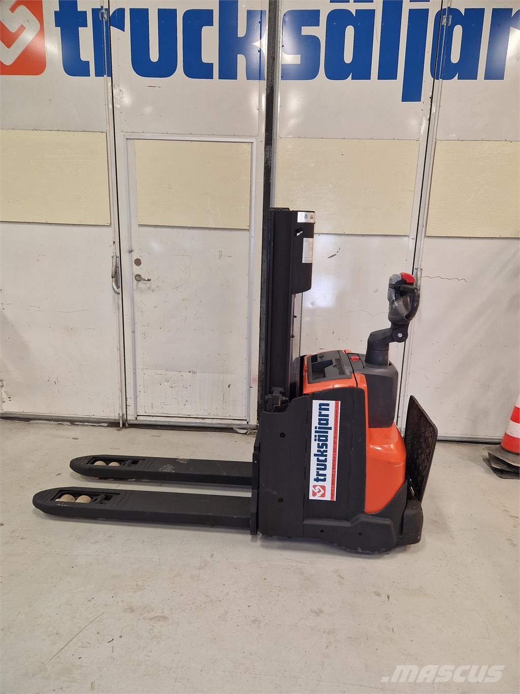 Toyota SWE200D Самоходни товарачи