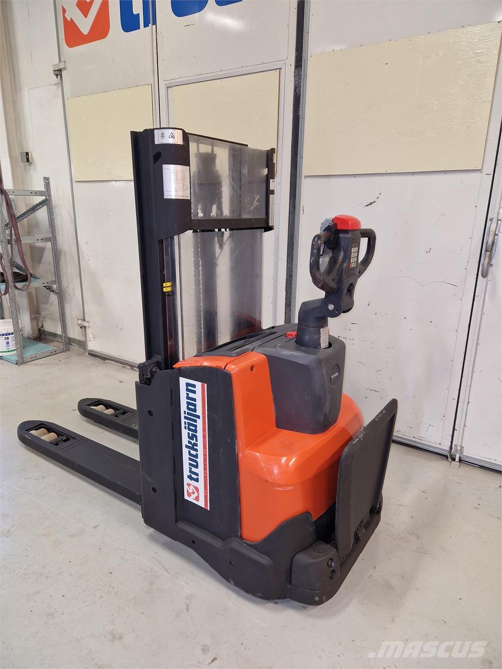 Toyota SWE200D Самоходни товарачи