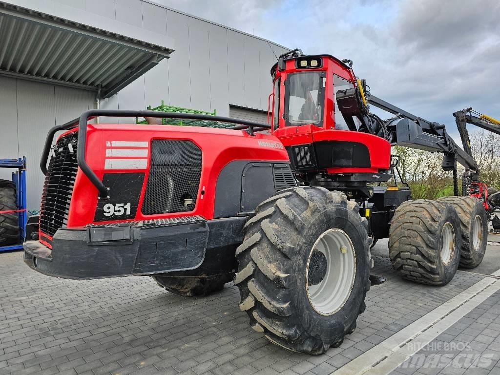 Komatsu 951 Харвестери