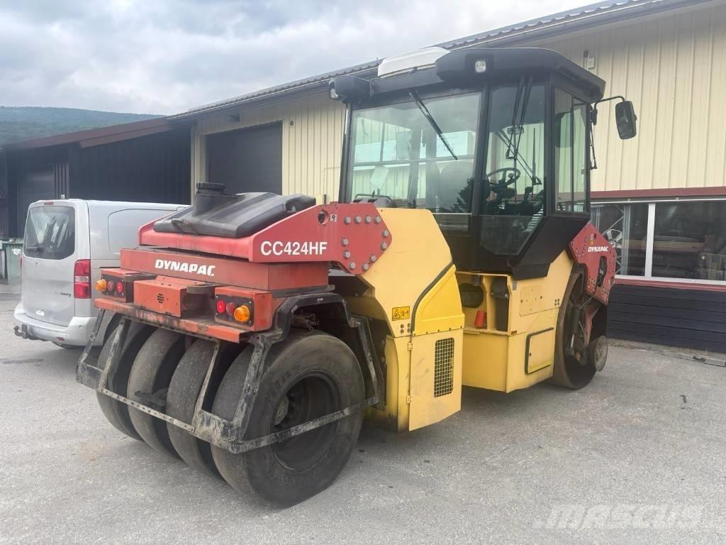 Dynapac CC 424 CHF Еднобарабанни ролки
