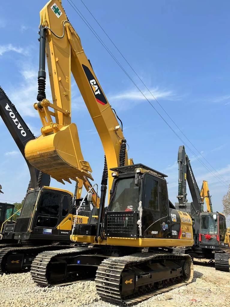 CAT 320D2 Средни екскаватори 7т - 12т