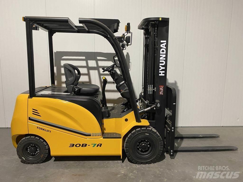 Hyundai 30B-7A Електрически вилични кари-повдигачи
