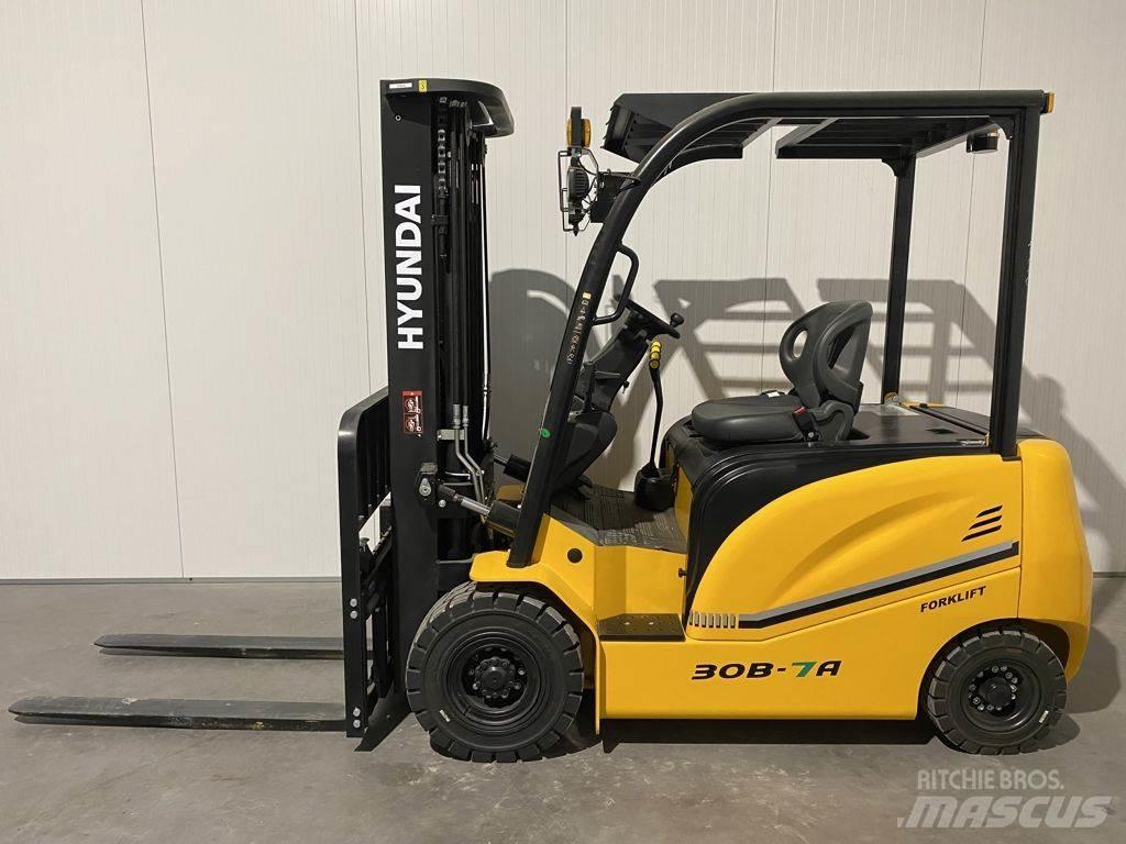 Hyundai 30B-7A Електрически вилични кари-повдигачи