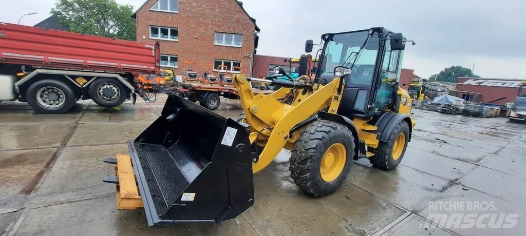 CAT 908M Колесни товарачи