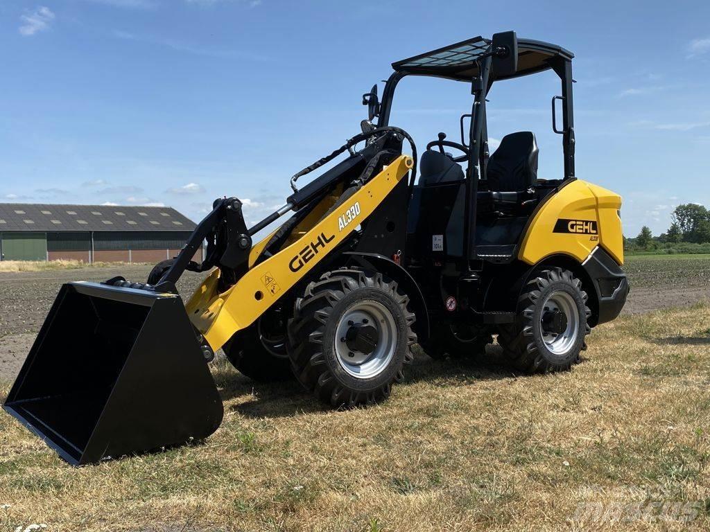 Gehl AL330 Колесни товарачи