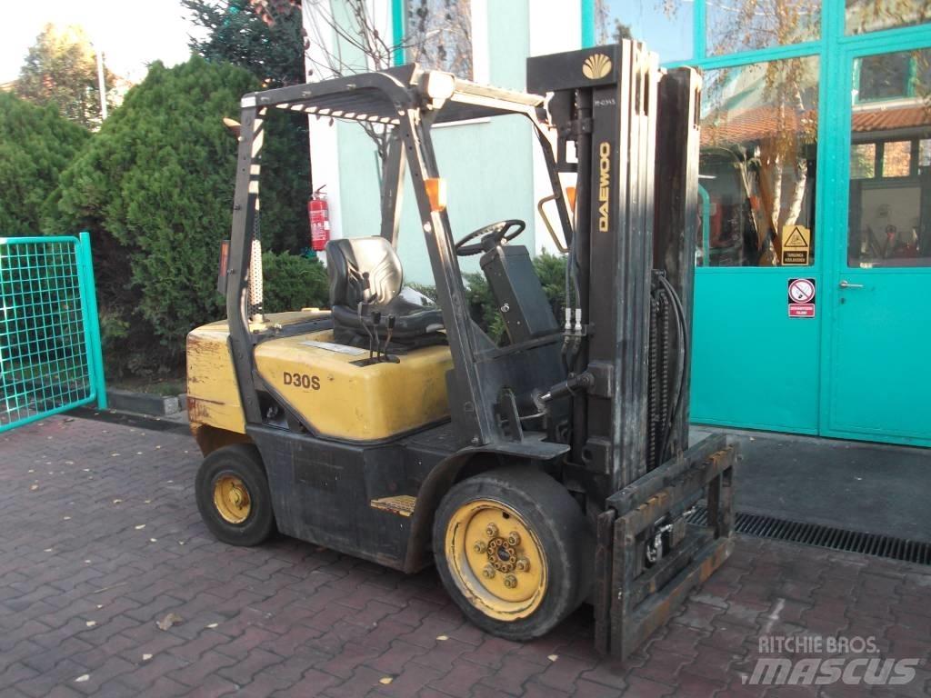 Daewoo D30S3 V-2372 Дизелови камиони