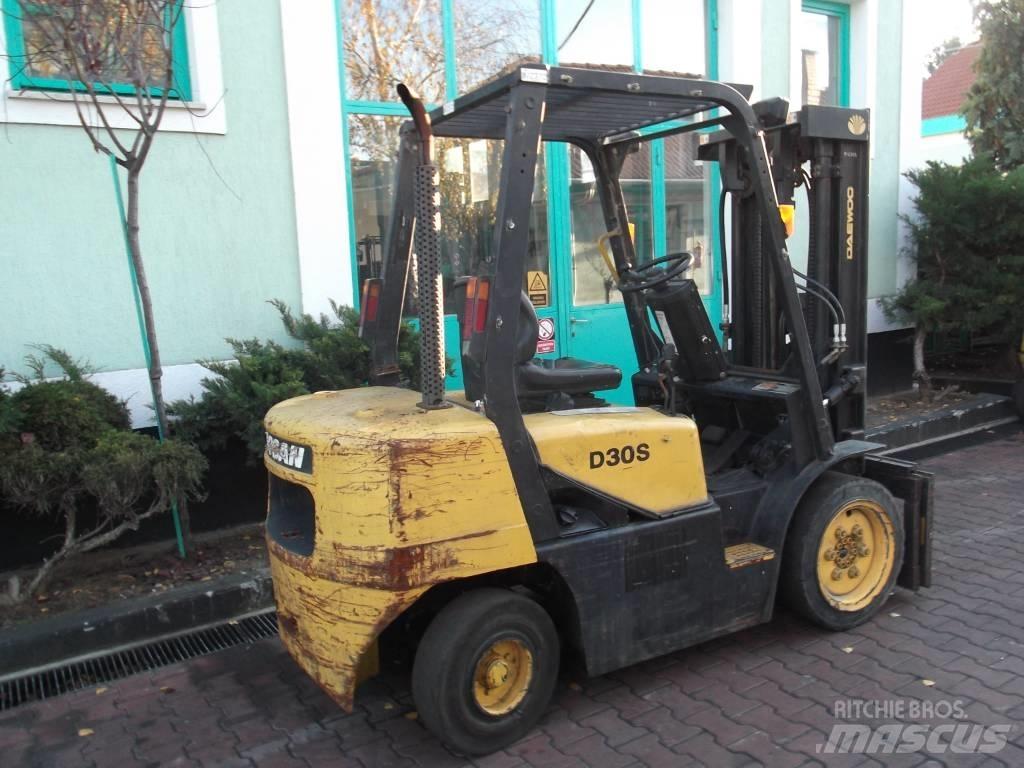 Daewoo D30S3 V-2372 Дизелови камиони
