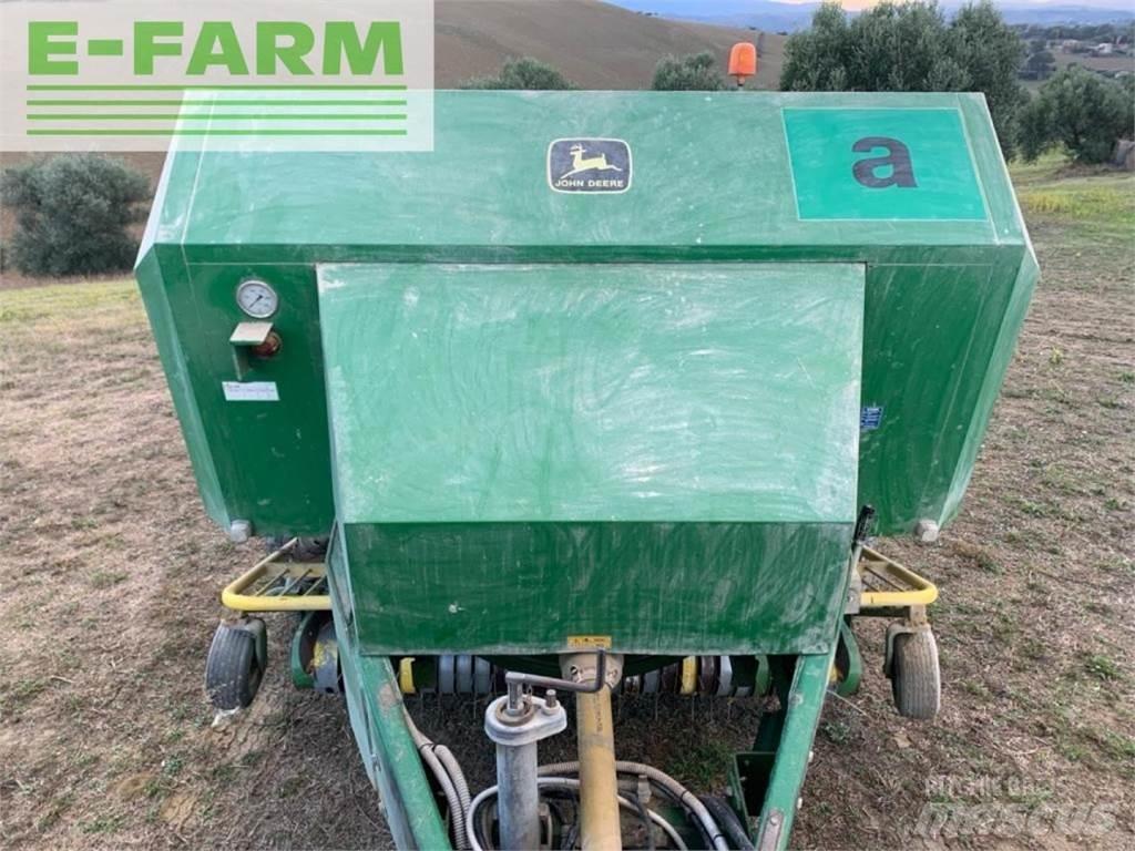 John Deere 690 Балопреси квадратни
