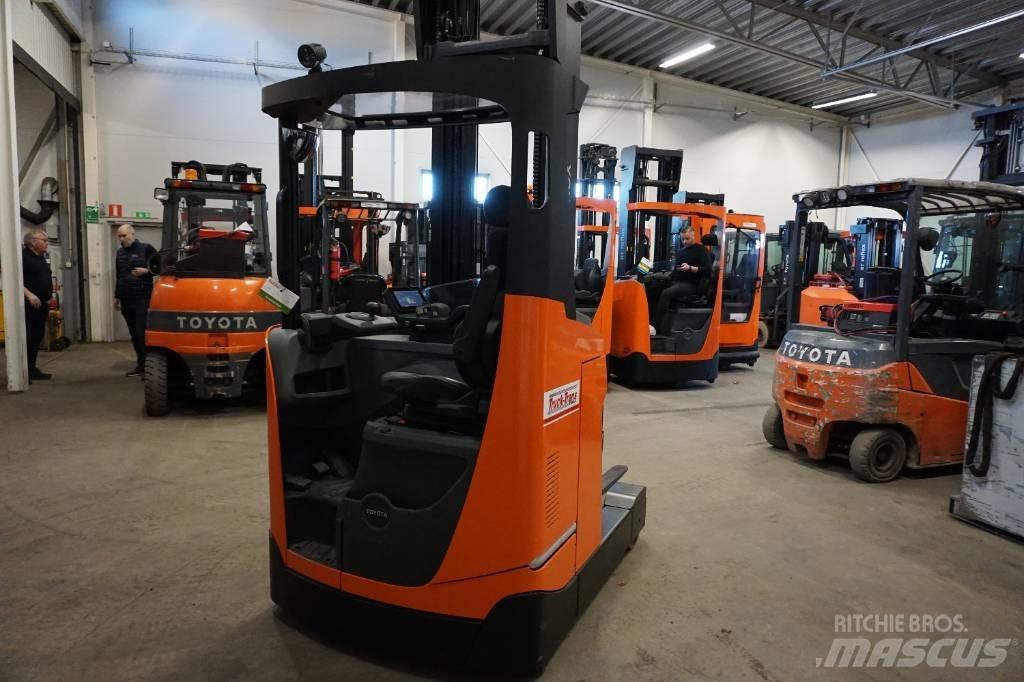 Toyota RRE140HE Ретрак/ Високоповдигач с изместване на вилката напред