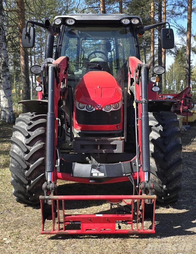 Massey Ferguson 5613 Трактори