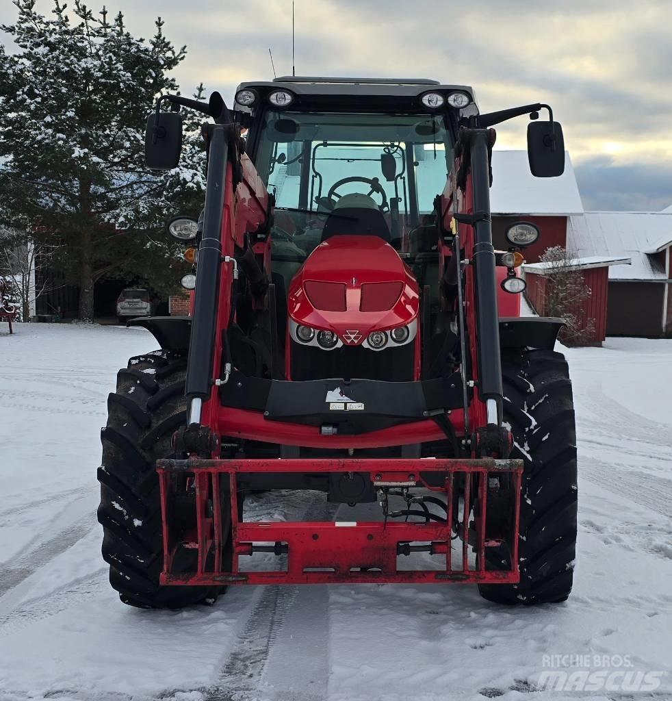 Massey Ferguson 5613 Трактори