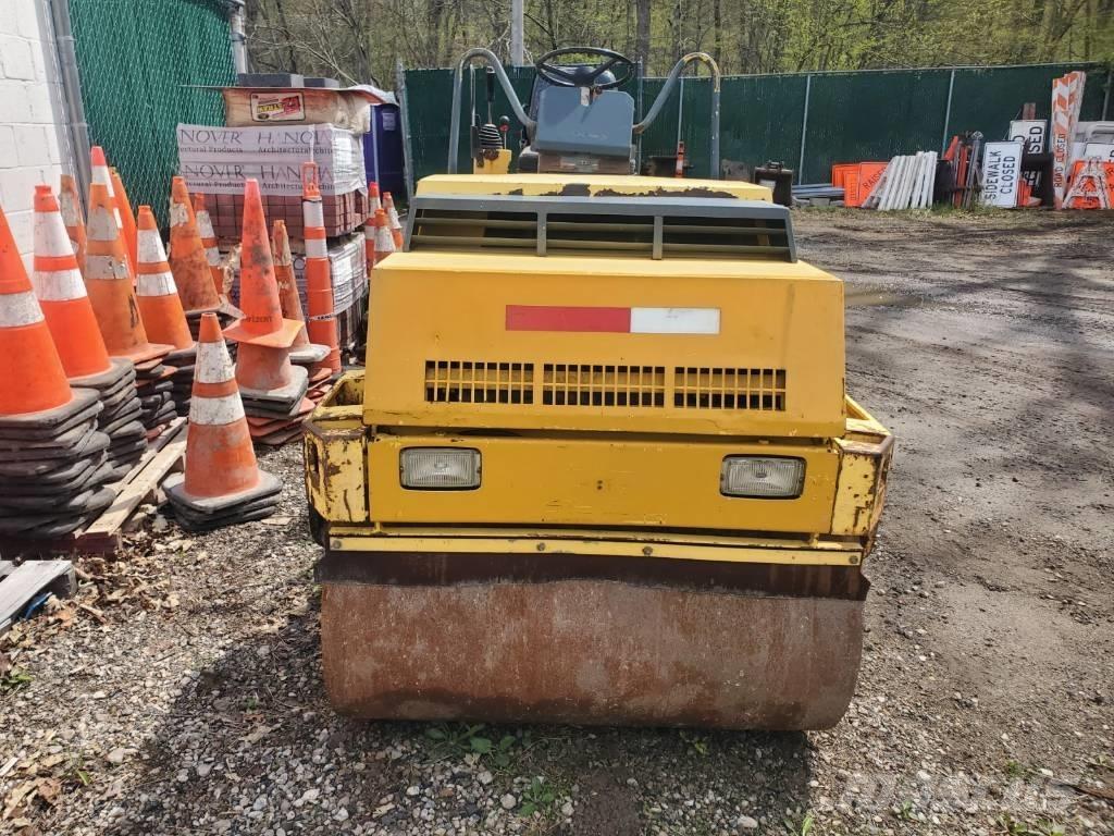 Bomag BW121 AD-2 Двойни барабанни ролки
