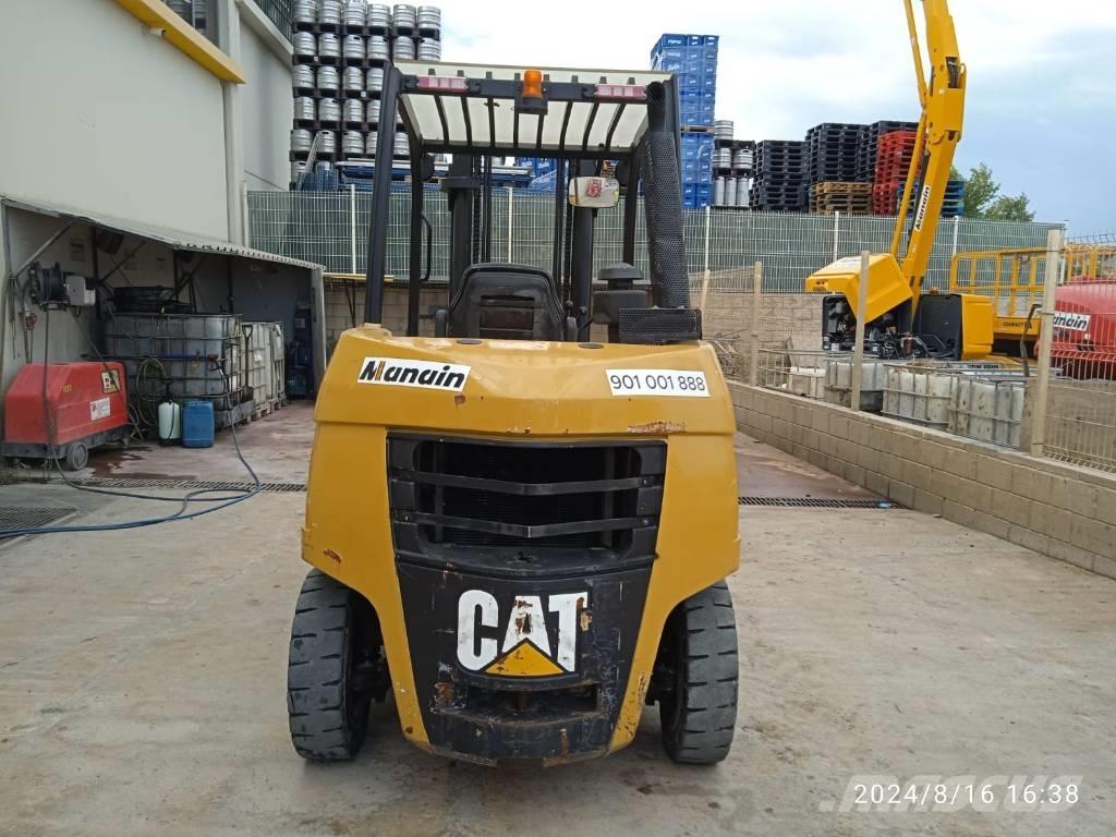 CAT DP 40 Дизелови камиони