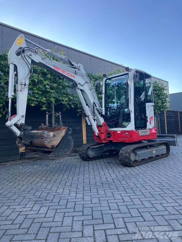 Takeuchi TB 335 R Мини екскаватори < 7 т