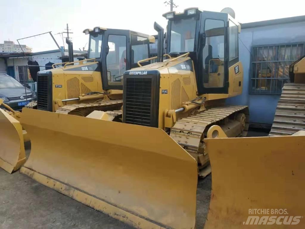CAT D5M Верижни булдозери
