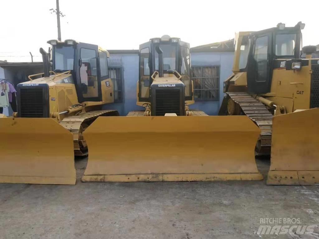 CAT D5M Верижни булдозери

