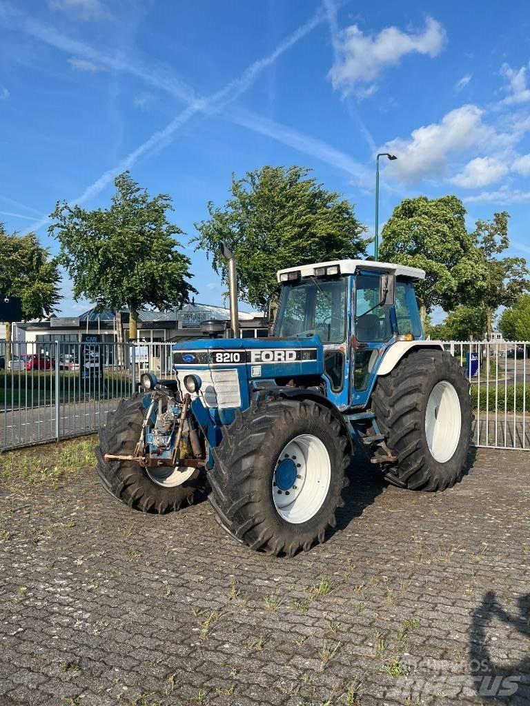 Ford 8210 III Трактори