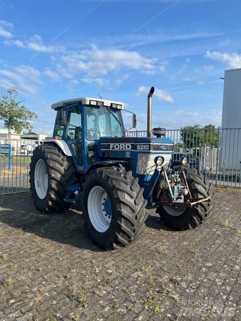 Ford 8210 III Трактори