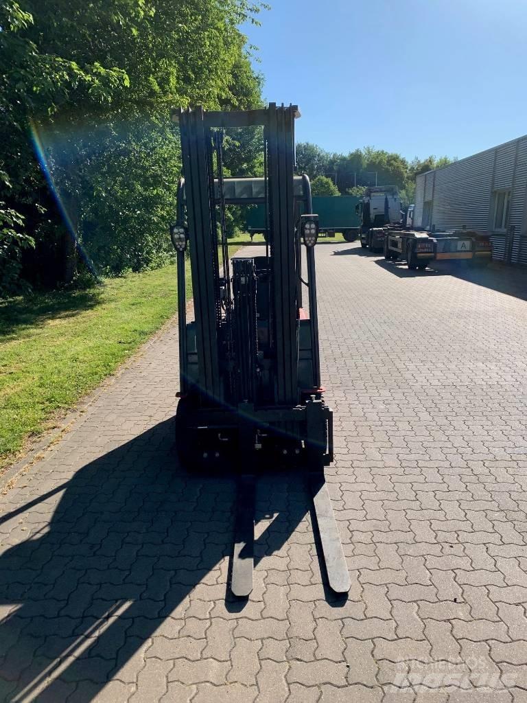 Manitou ME318 Електрически вилични кари-повдигачи