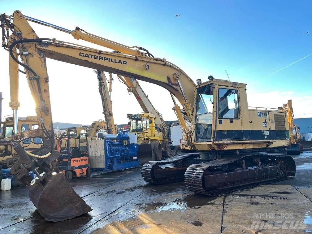 CAT 225 Верижен екскаватор