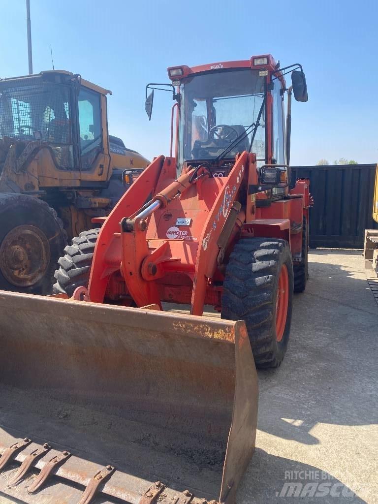Fai KOMATSU 595s Товарач със заден ексватор