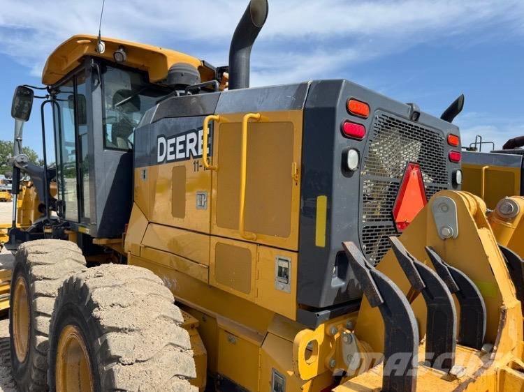 DEERE 772GP Грейдери