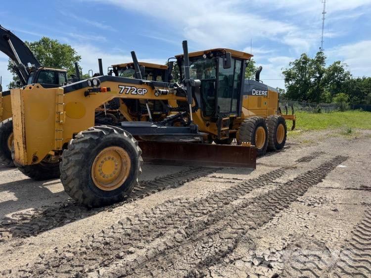 DEERE 772GP Грейдери