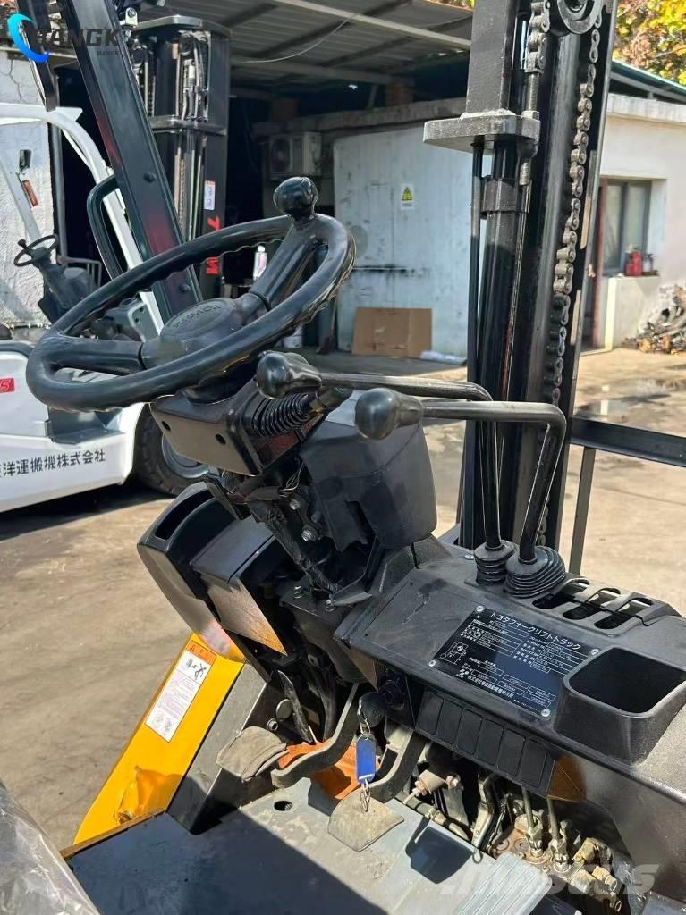 Toyota 7 FDN 30 Дизелови камиони