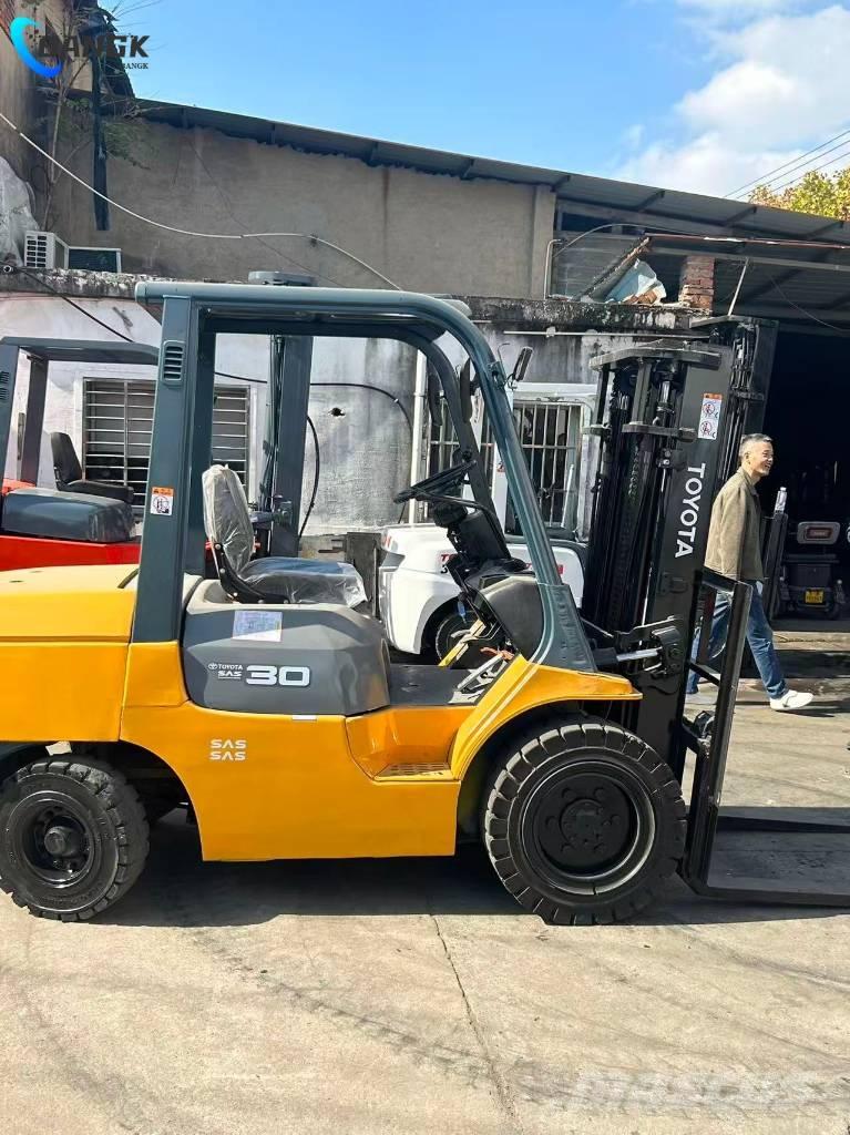 Toyota 7 FDN 30 Дизелови камиони