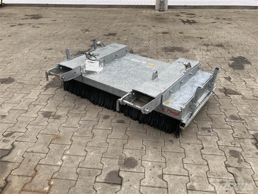 Fliegl Löwe 1,50m Автоматични метачки с четки