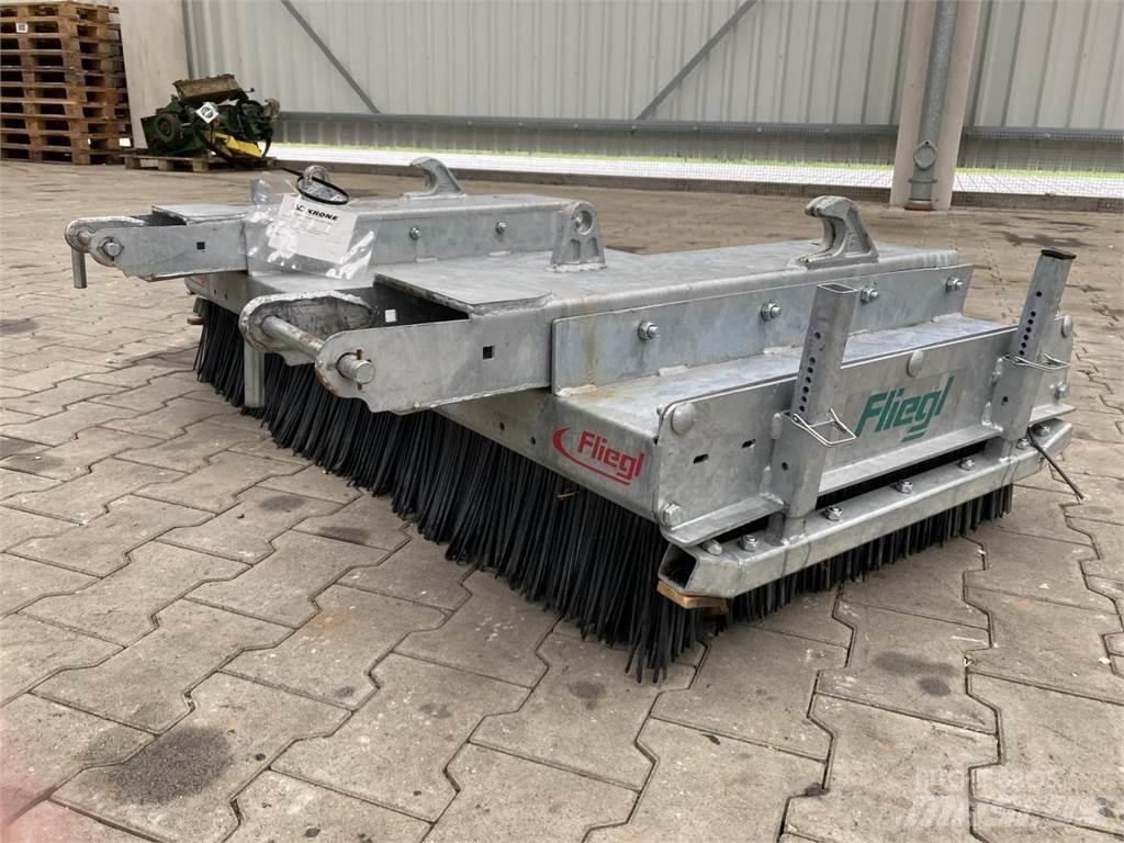 Fliegl Löwe 1,50m Автоматични метачки с четки