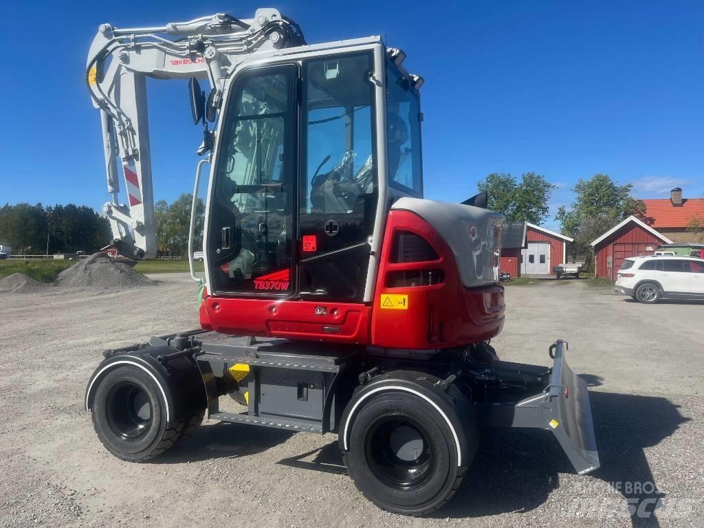 Takeuchi TB 370 W Колесни екскаватори