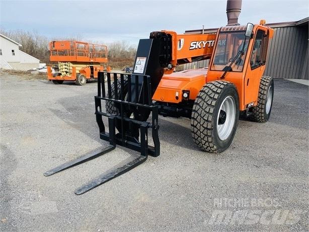 SkyTrak 8042 Телескопични товарачи