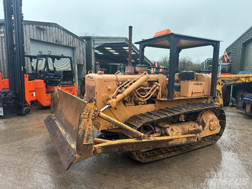 CAT D 4 D Верижни булдозери
