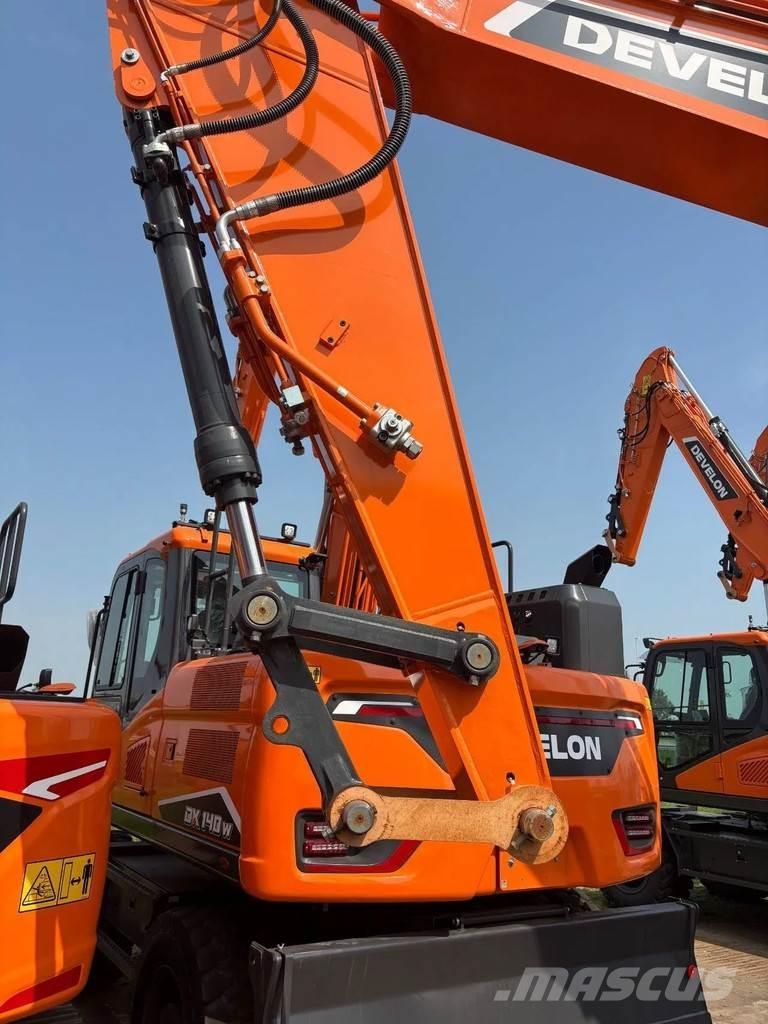 Develon DX255LC-7 Верижен екскаватор