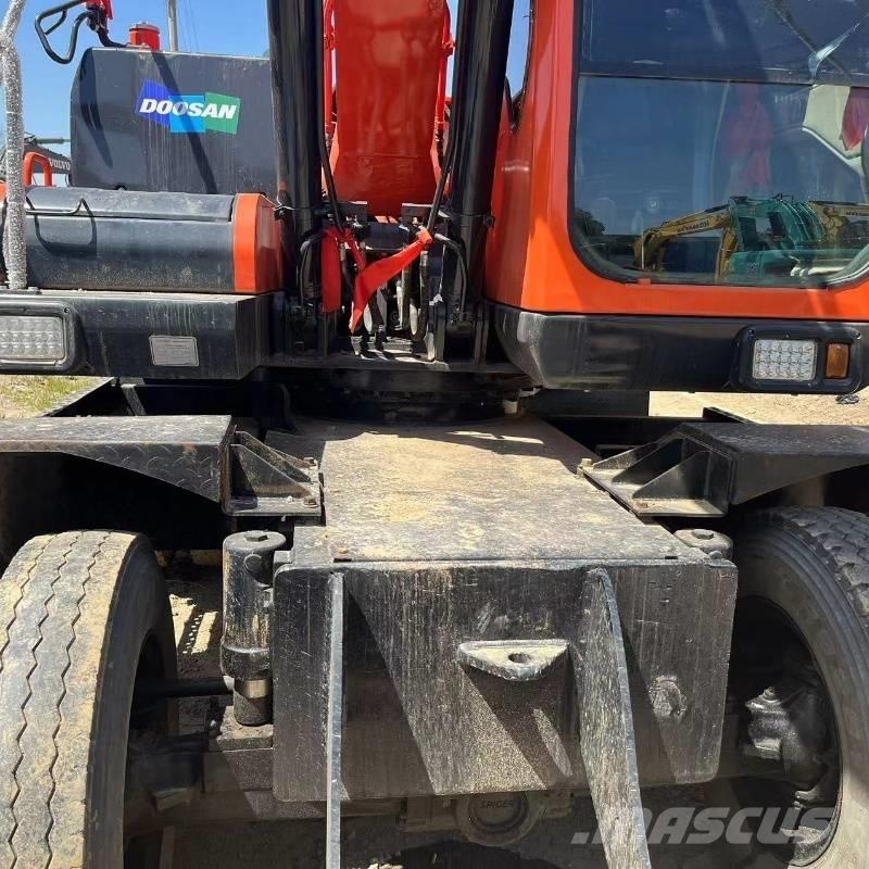 Doosan DX150W Колесни екскаватори